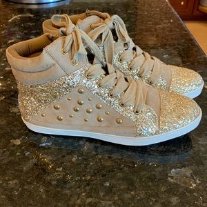 Women’s size 8 gold sneaker
